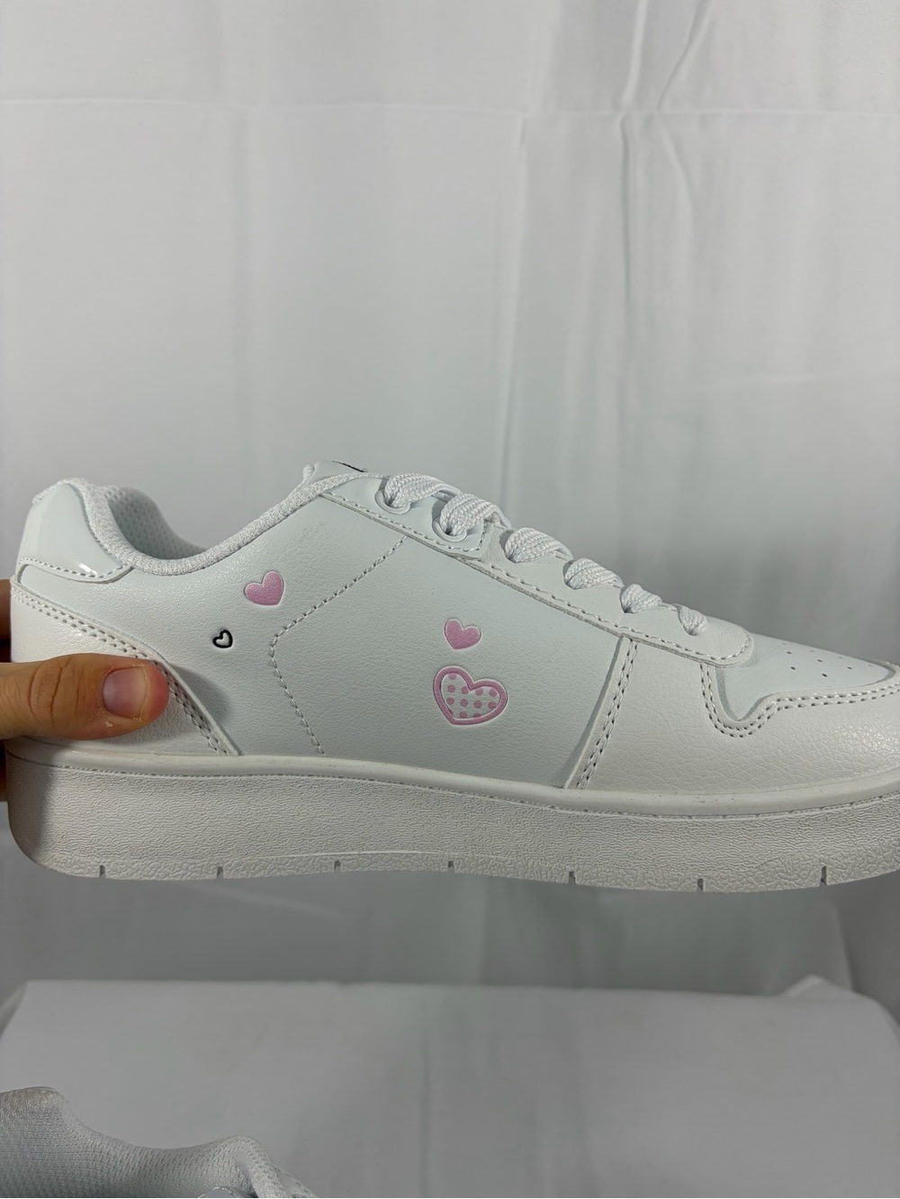 NWT Hello Kitty Women’s Size 8 White & Pink Graphic Lace-Up Sneakers - Picture 4 of 9